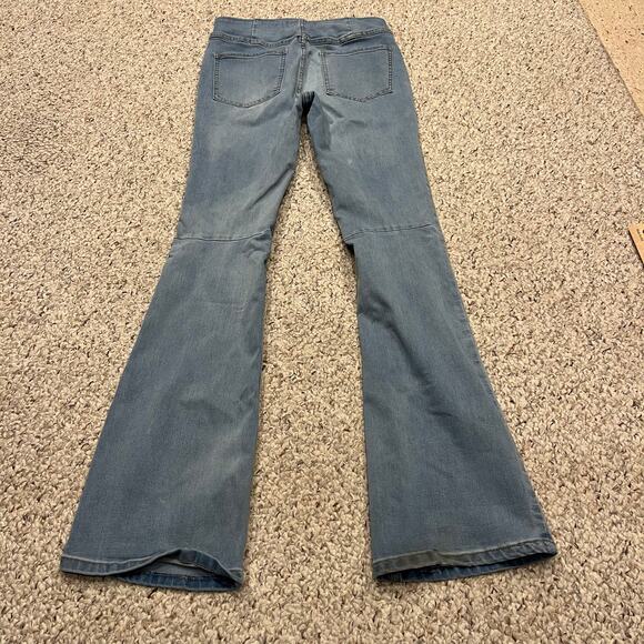 We the Free Light Wash Denim Pull On Jeans Sz 28 Elastic Waist Flare Stretch - Picture 8 of 8